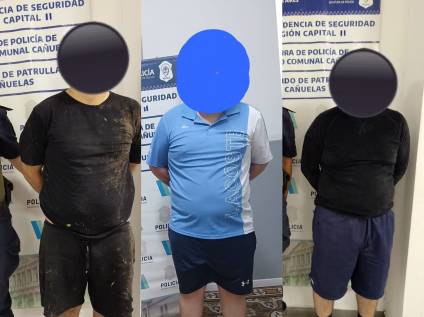 Persiguen y capturan a tres ladrones que entraron a robar en la casa de una mujer